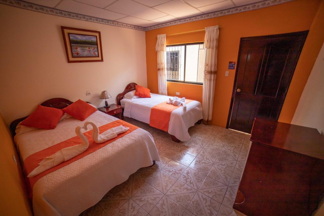 Hostal Gladismar Puerto Villamil Exterior photo